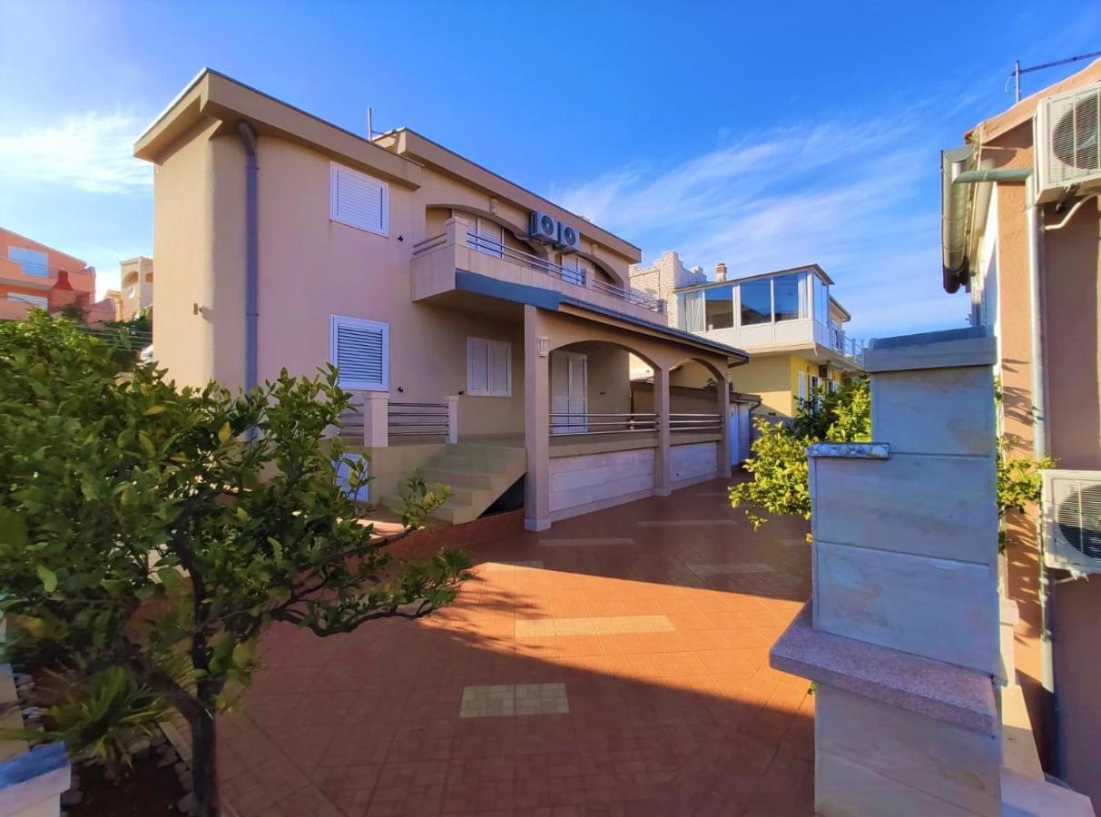 Apartments Karla Rogoznica  Ngoại thất bức ảnh